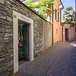 Seven Boutique Hotel 3*